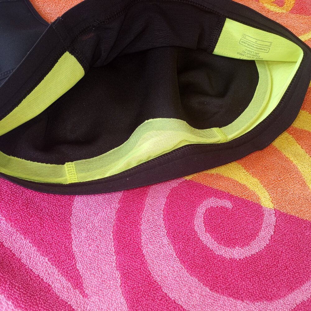 Classic black Nike sports bra - Picture 6 of 11